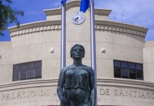 Condenan a 20 años de prisión a una madre por torturar y golpear a sus dos hijos menores de edad en Santiago