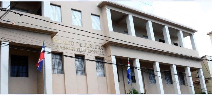 Prisión para tres oficiales policiales imputados de robar más de RD$1.2 millones en San Cristóbal